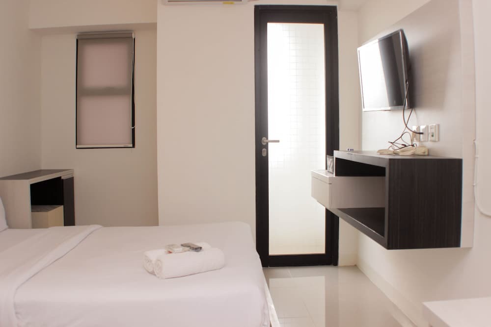 Караванг: Cozy Living Studio At Urbantown Apartment Karawang