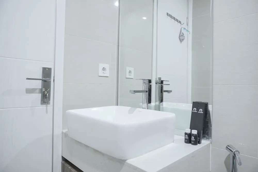 Джакарта: Nice And New 1Br With Office Room At Daan Mogot City Apartment