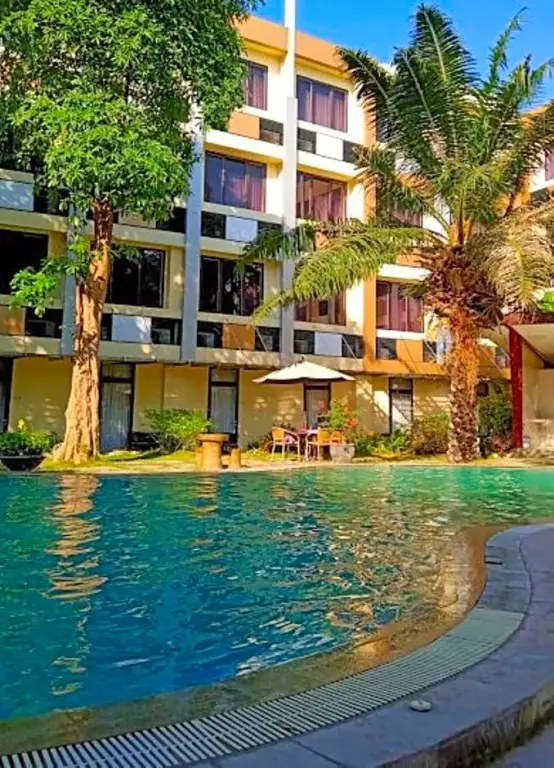 Маланг: Dewarna Hotel & Convention