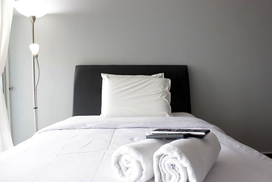 Бандунг: Trendy Studio Room at Galeri Ciumbuleuit 1 Apartment near UNPAR By Travelio
