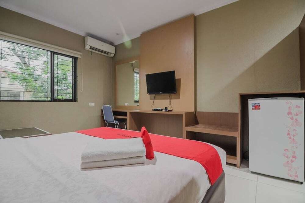 Сибату: Reddoorz Plus Near Lippo Cikarang Mall 2