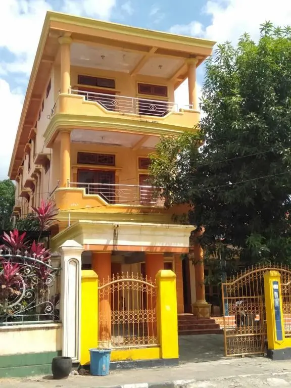 Баубау: Wisma Kahyangan