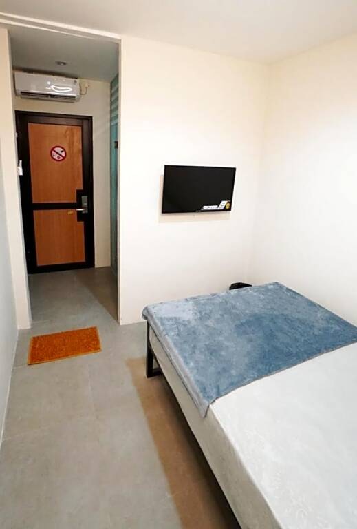 Бандунг: Hostel 18 Pasangan Butuh Surat Nikah