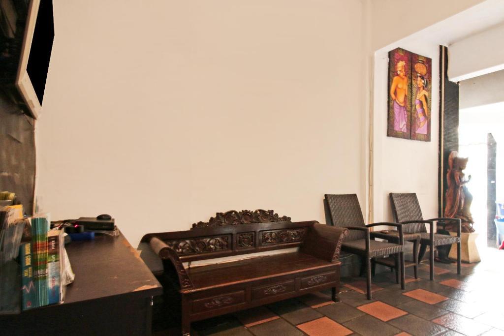 Джимбаран: OYO 90653 Balisee Guesthouse Kedonganan