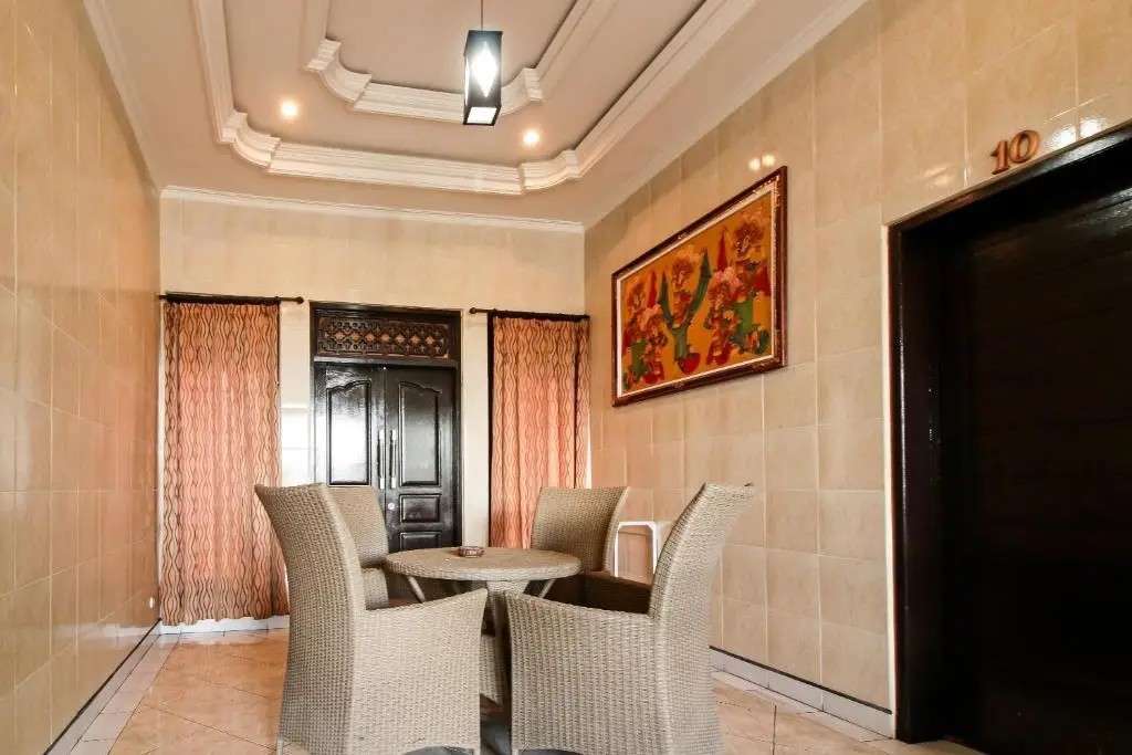 Джимбаран: OYO 90653 Balisee Guesthouse Kedonganan