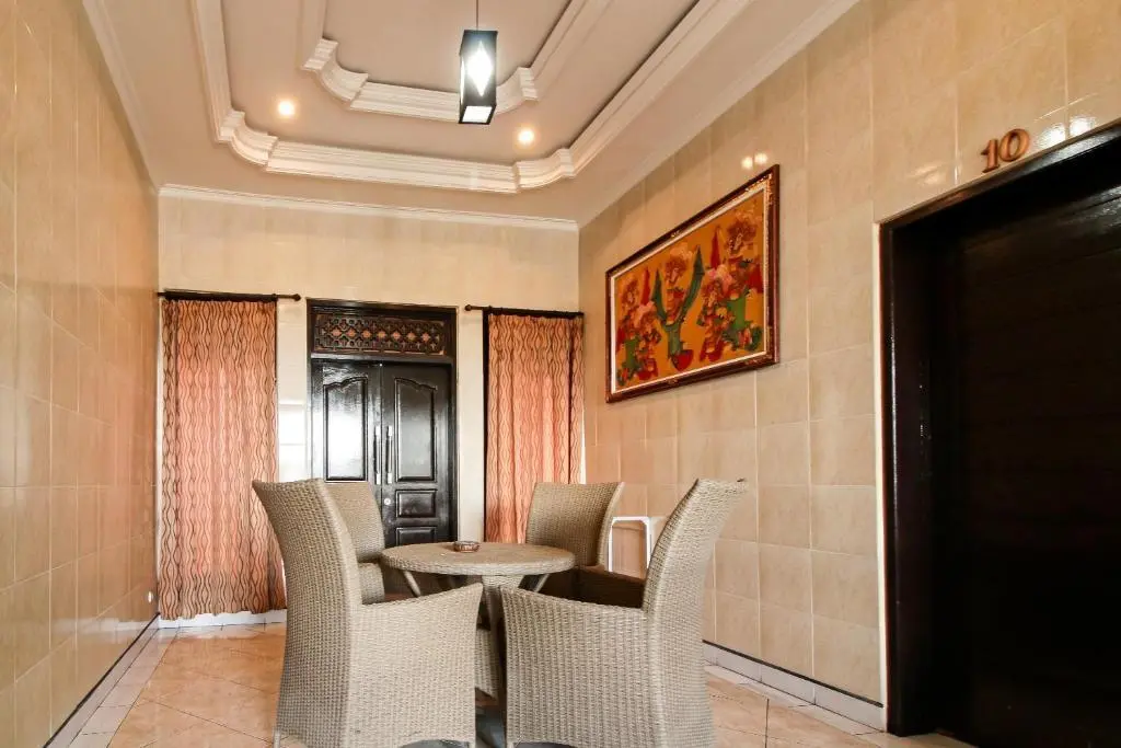 Джимбаран: OYO 90653 Balisee Guesthouse Kedonganan