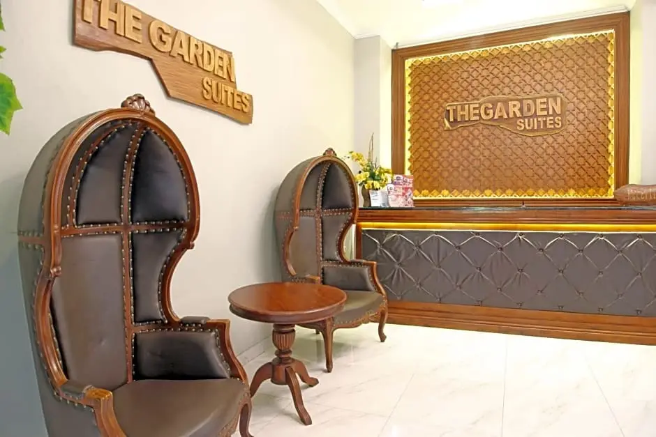 Суракарта: RedDoorz Premium At The Garden Suites Solo