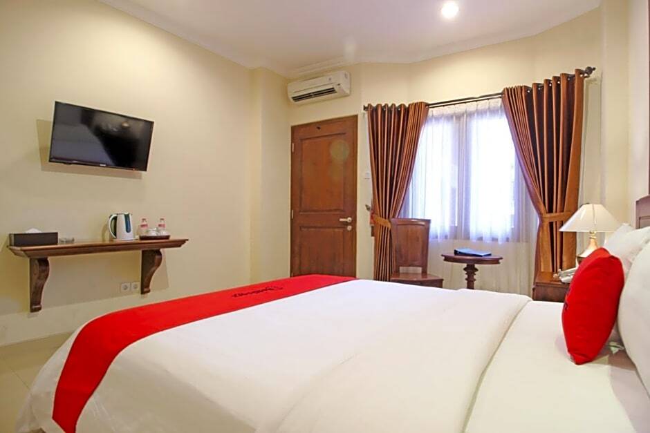 Суракарта: RedDoorz Premium At The Garden Suites Solo