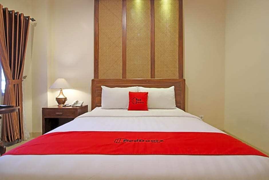 Суракарта: RedDoorz Premium At The Garden Suites Solo