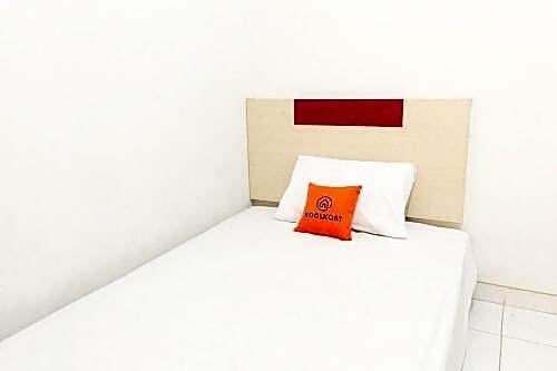 Сурабая: KoolKost @ Kendangsari (Minimum Stay 6 Nights)