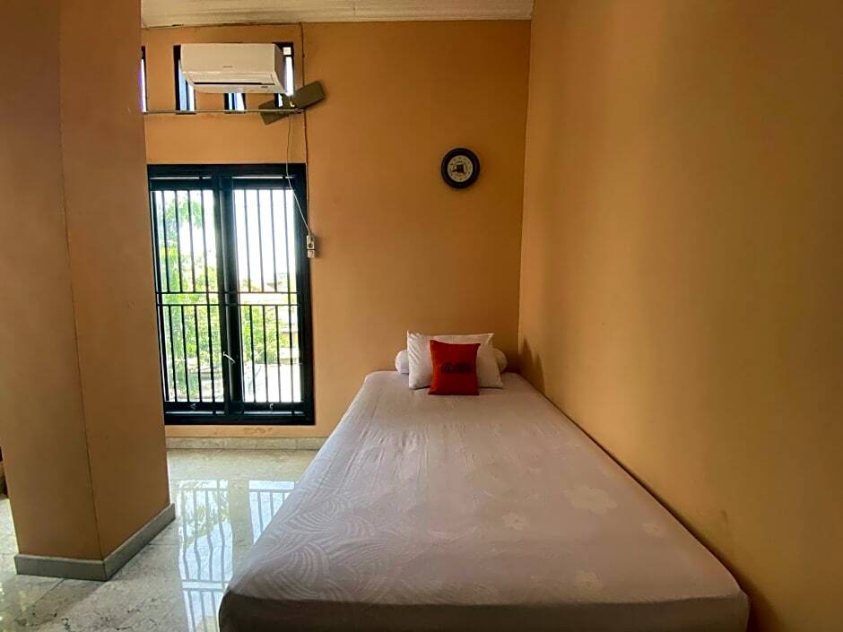 Сурабая: KoolKost Syariah near Plaza Marina (Minimum Stay 6 Nights)