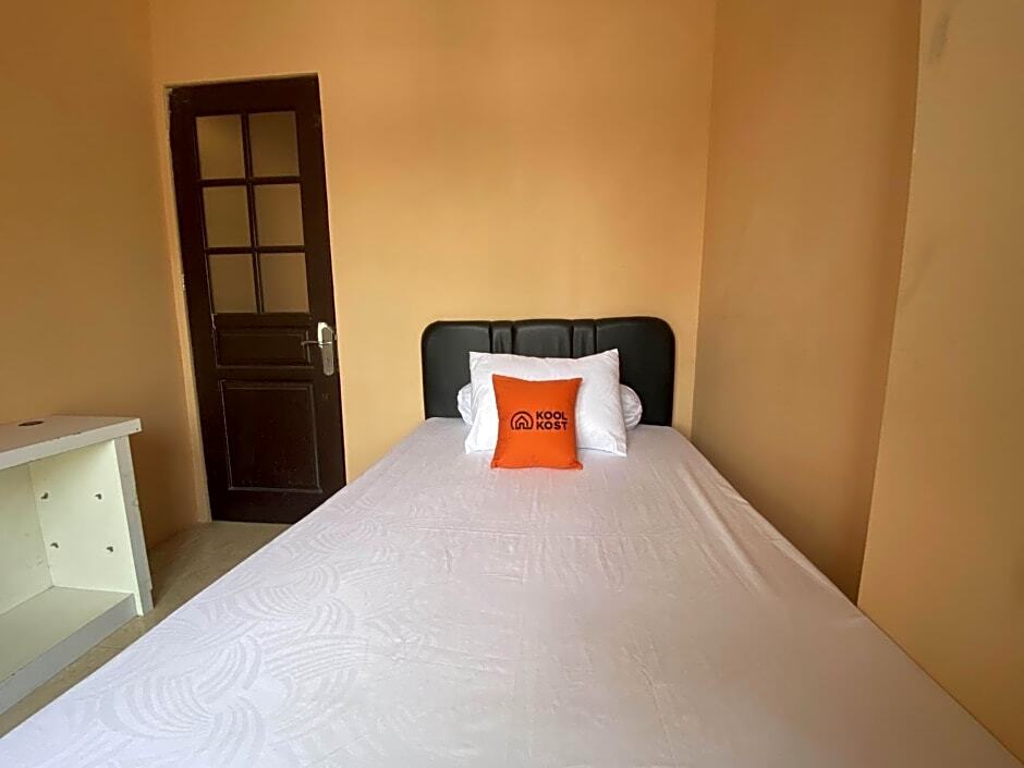 Сурабая: KoolKost Syariah near Plaza Marina (Minimum Stay 6 Nights)