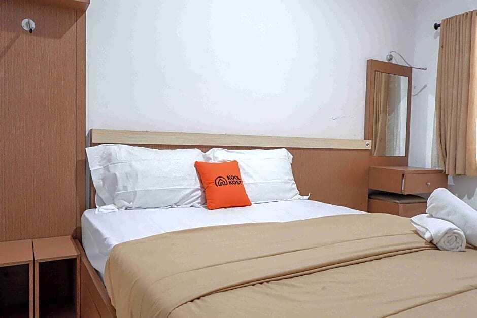 Батуретно: KoolKost near Sindu Kusuma Edupark 2 - Minimum Stay 30 Nights
