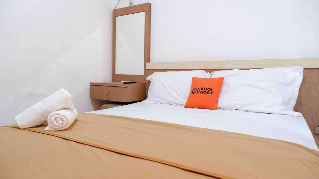 Батуретно: KoolKost near Sindu Kusuma Edupark 2 - Minimum Stay 30 Nights