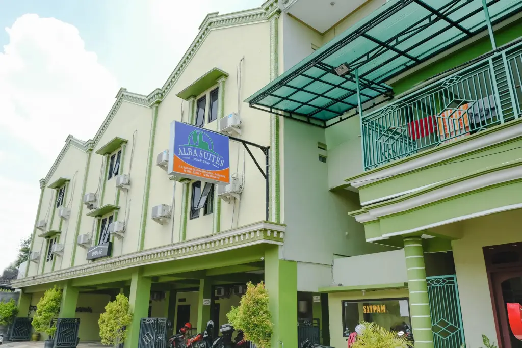 Тулунгагунг: OYO Life 2508 Alba Suites Homestay Syariah