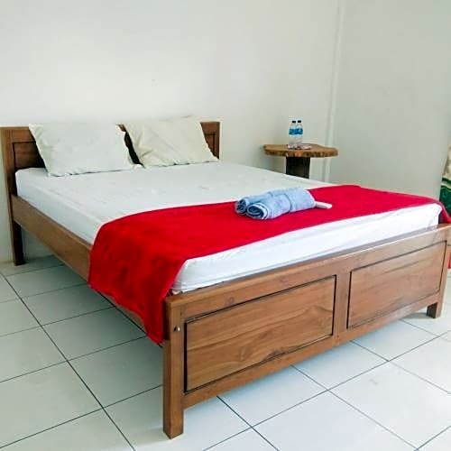 Лабуан-Баджо: Flores One Love Homestay Hostel and Tours Near Komodo International Airport RedPartner