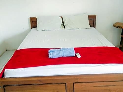 Лабуан-Баджо: Flores One Love Homestay Hostel and Tours Near Komodo International Airport RedPartner