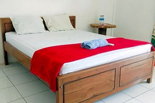 Лабуан-Баджо: Flores One Love Homestay Hostel and Tours Near Komodo International Airport RedPartner