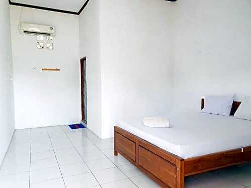 Лабуан-Баджо: Flores One Love Homestay Hostel and Tours Near Komodo International Airport RedPartner