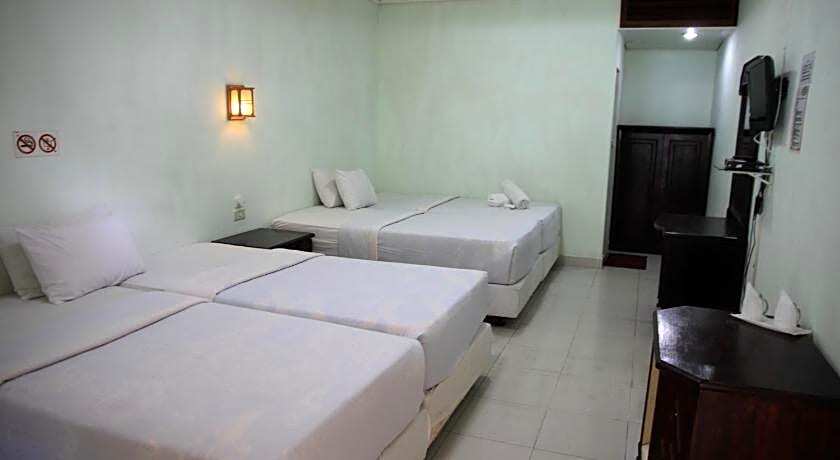 Озеро Тоба: Pandu Lakeside Parapat Hotel