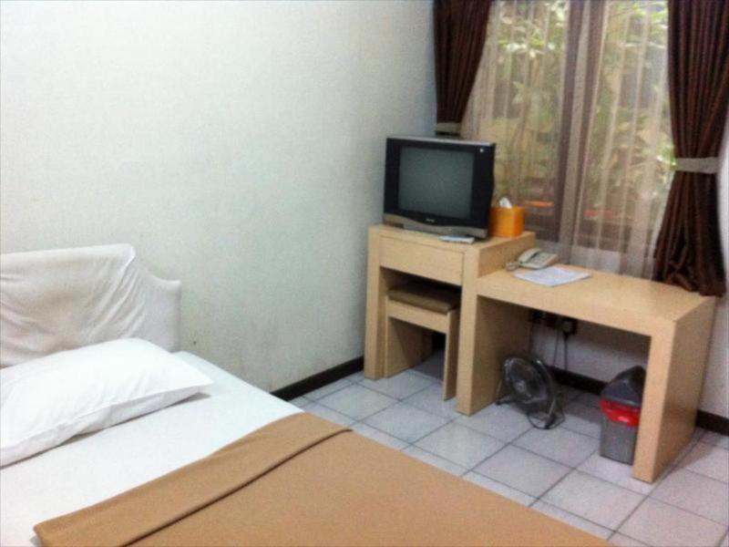 Бандунг: Hotel Bandung Indah by ZUZU
