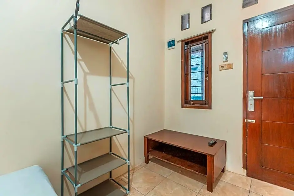 Депок: OYO Life 2424 Kost Luqman 2