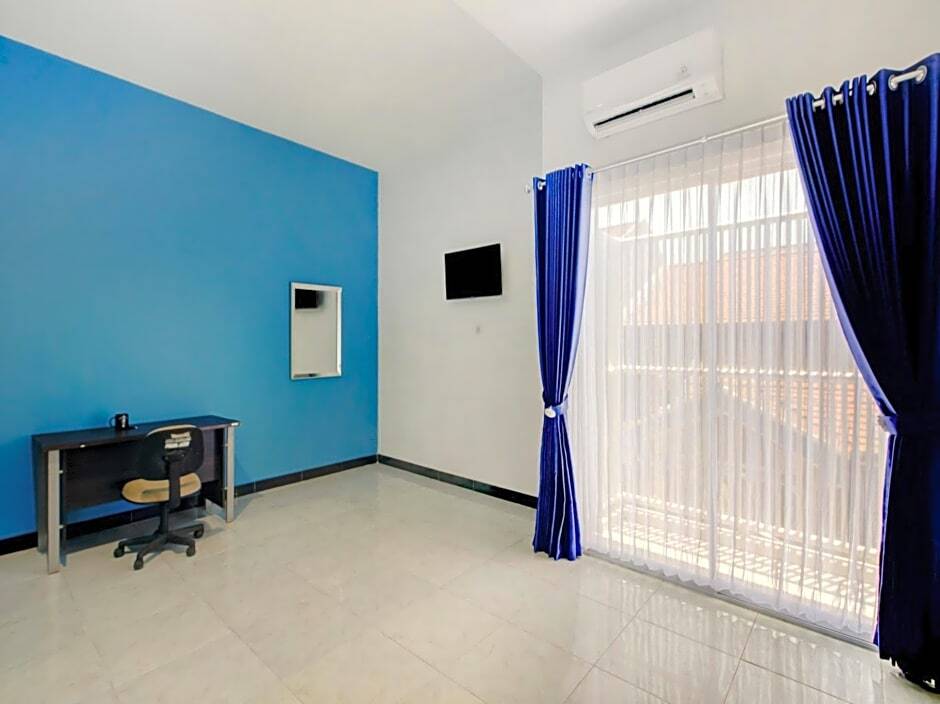 Сурабая: OYO Life 3987 Kost Aditya