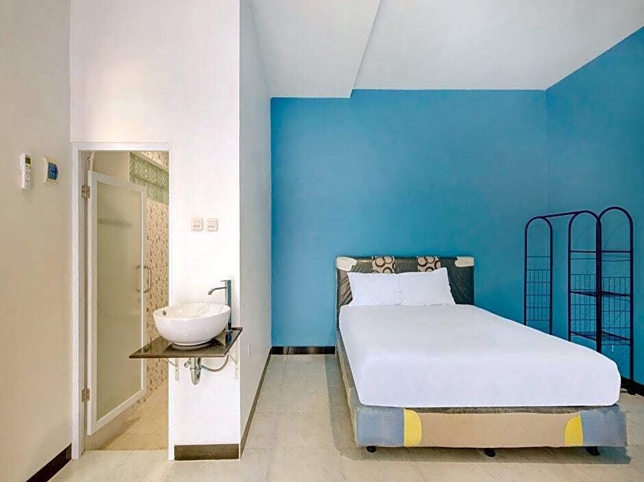 Сурабая: OYO Life 3987 Kost Aditya