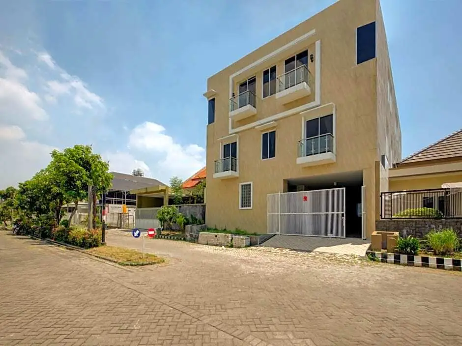 Сурабая: OYO Life 3987 Kost Aditya