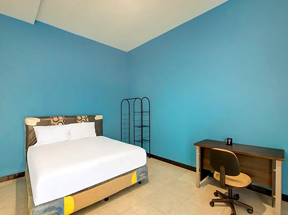 Сурабая: OYO Life 3987 Kost Aditya