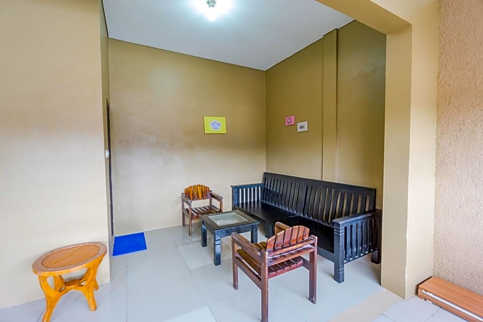 Депок: OYO Life 2866 Kost Syahira