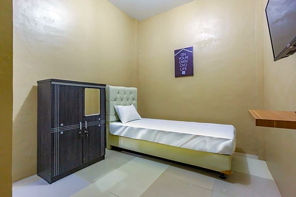 Депок: OYO Life 2866 Kost Syahira