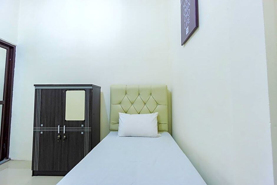 Депок: OYO Life 2866 Kost Syahira