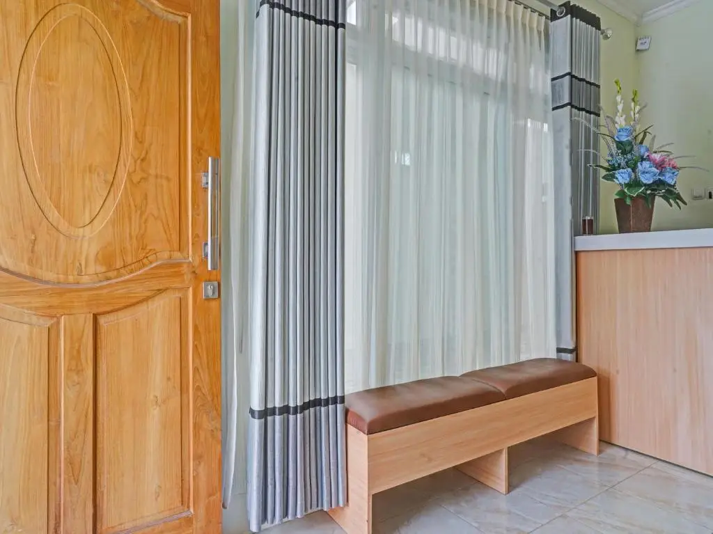 Джокьякарта: OYO 90804 Oma Uti Homestay Syariah