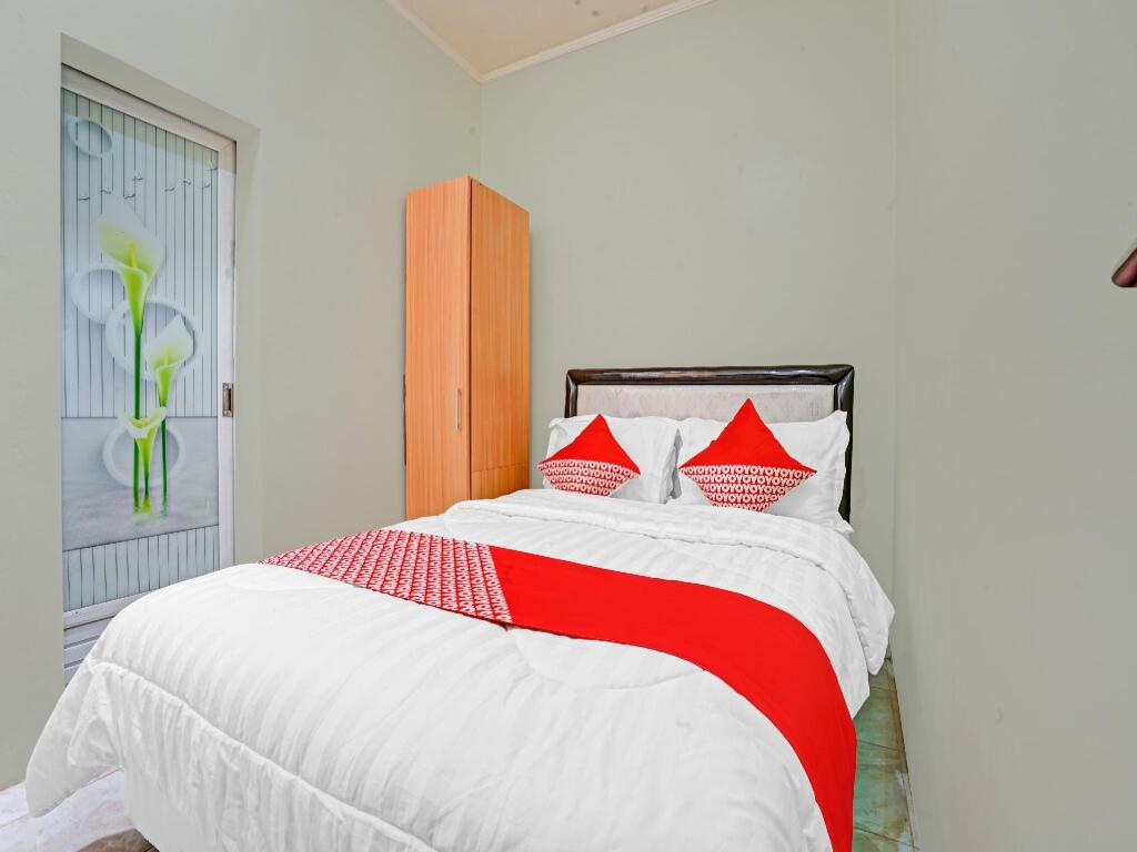 Джокьякарта: OYO 90804 Oma Uti Homestay Syariah