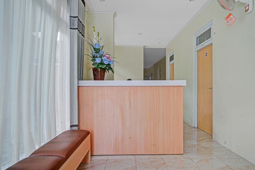 Джокьякарта: OYO 90804 Oma Uti Homestay Syariah