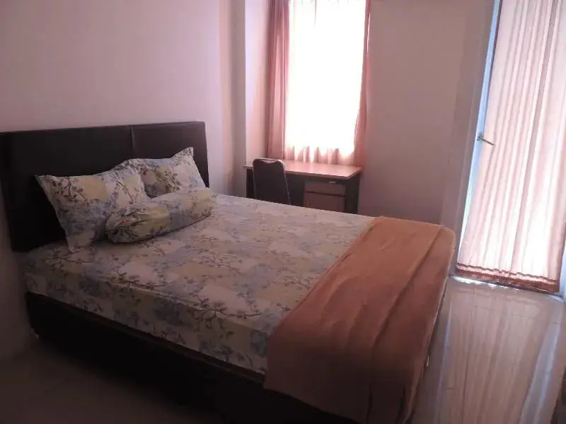 Депок: Studio Room at V Apartment by ZUZU