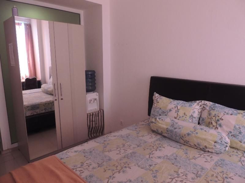 Депок: Studio Room at V Apartment by ZUZU