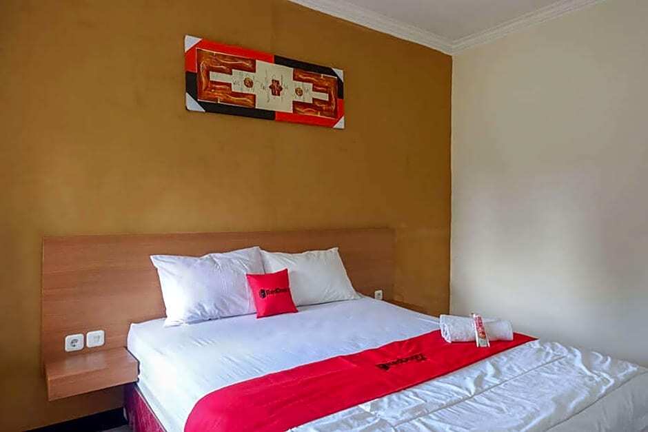 Бату: RedDoorz near Balai Kota Batu 3