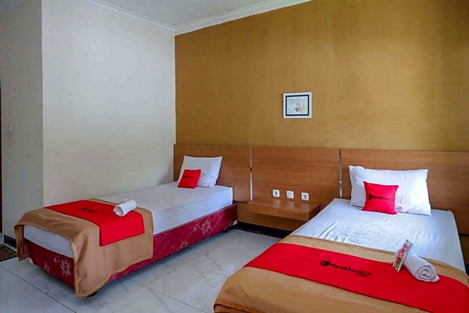 Бату: RedDoorz near Balai Kota Batu 3