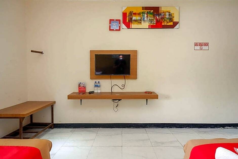 Бату: RedDoorz near Balai Kota Batu 3
