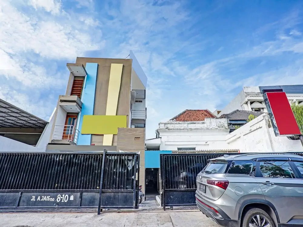 Сурабая: OYO Flagship 90789 Genteng Residence