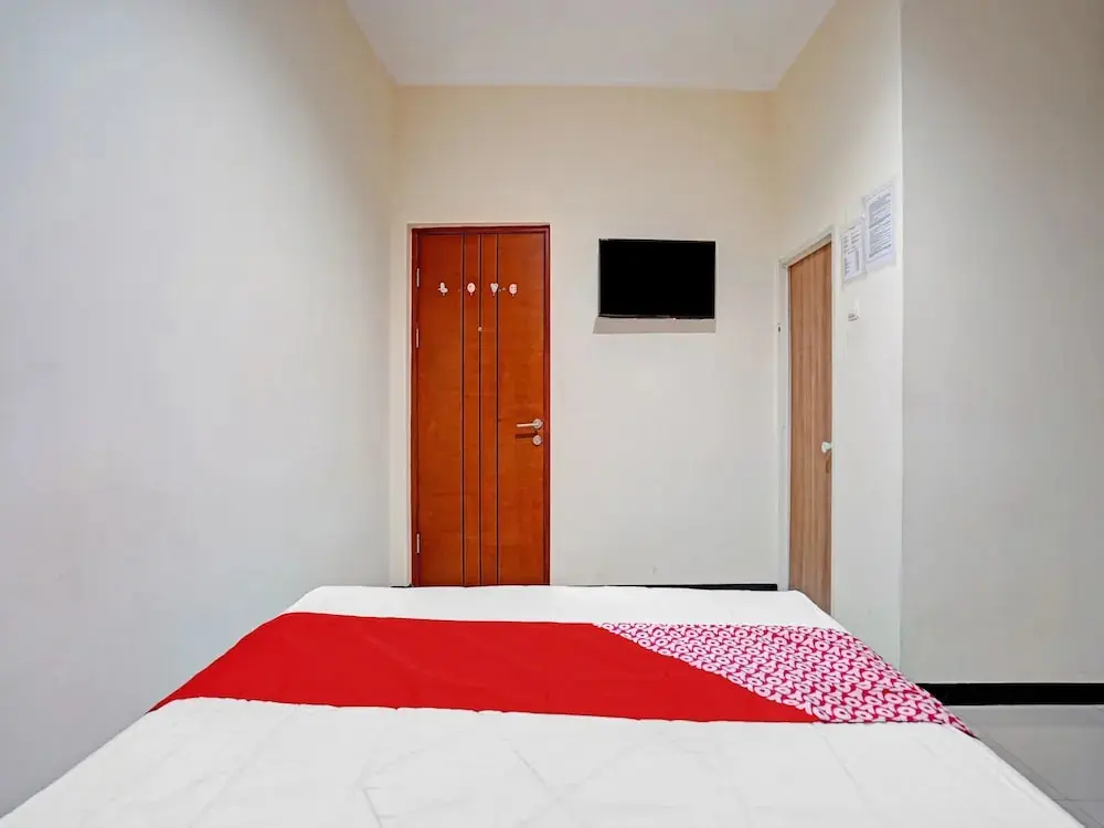 Сурабая: OYO Flagship 90789 Genteng Residence