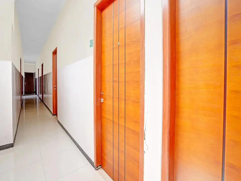 Сурабая: OYO Flagship 90789 Genteng Residence