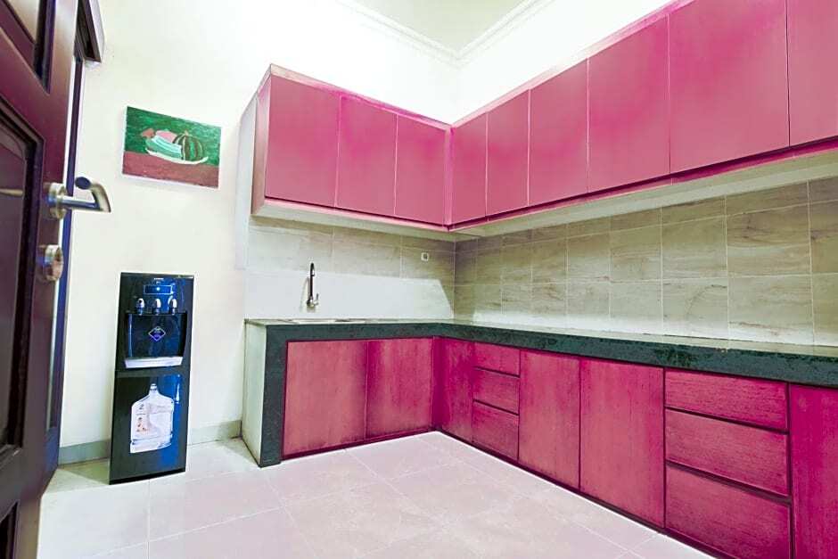 Депок: OYO Life 3451 Kost Shavero
