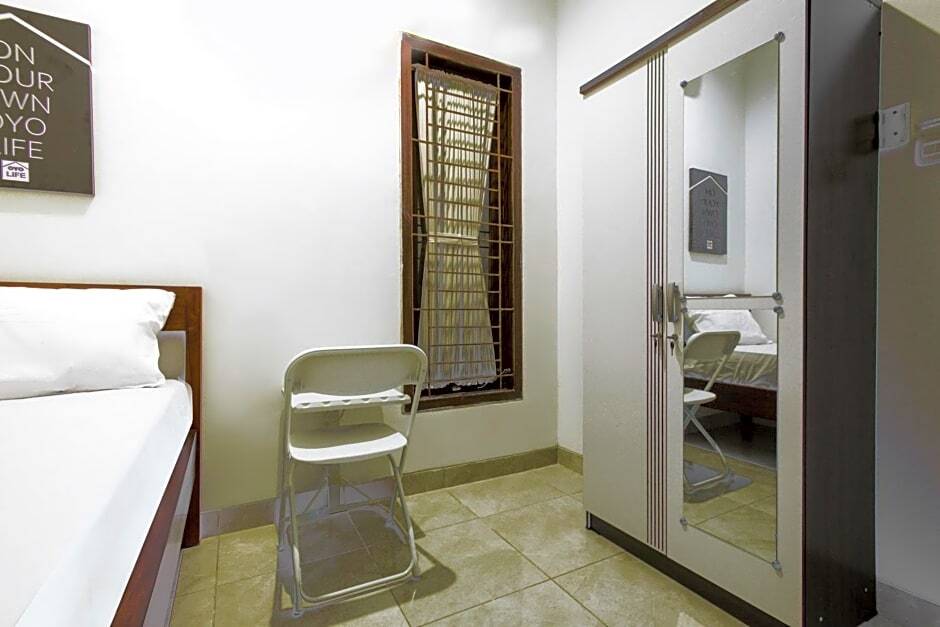 Депок: OYO Life 3451 Kost Shavero