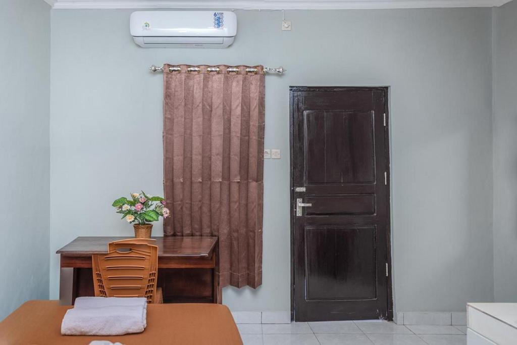 Купанг: Amor Homestay Near Eltari International Airport RedPartner