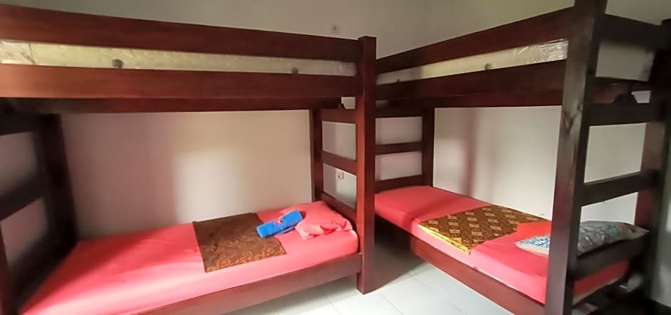 Jerowaru: Ariata Arya Hostel