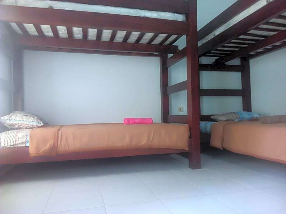 Jerowaru: Ariata Arya Hostel