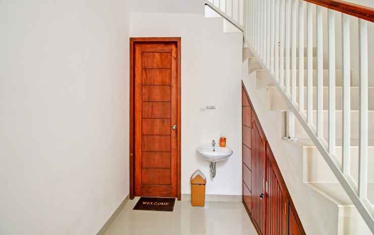 Матарам: OYO 90820 Madania Guesthouse Syariah